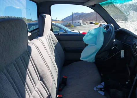 1998 Toyota Tacoma из США, поврежденный, VIN 4TANL42N4WZ126861